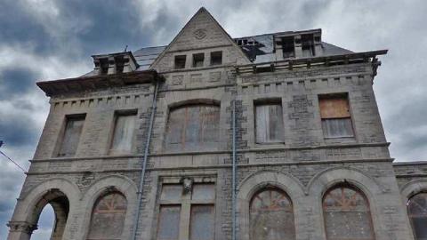 Amazing stone work - Niagara-Falls-Police-Station25.jpg