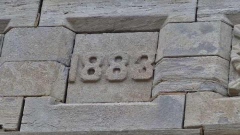 Amazing stone work - Niagara-Falls-Police-Station3.jpg