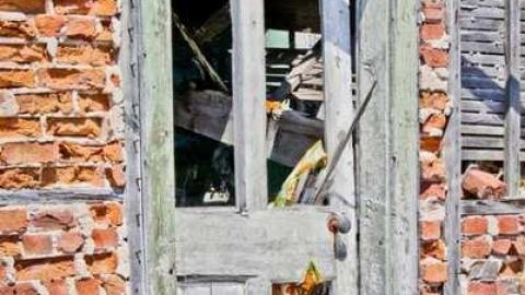 Falling Apart - 2663-Hwy-142.jpg