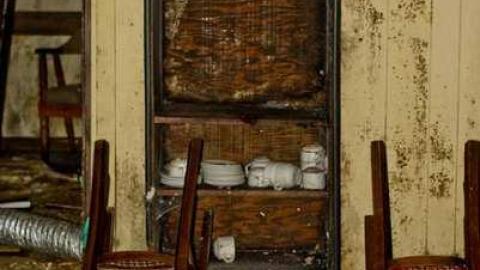 Now Serving No One - The-Plainsman-Restaurant296.jpg