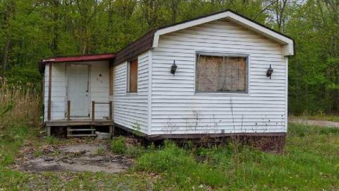 Decay and Neglect - Green-Oaks-Trailer-Park30.jpg