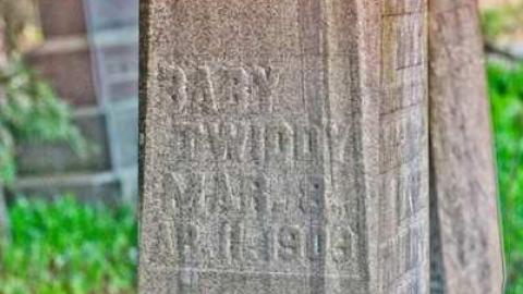 Creepy - White-Lake-Pioneer-Cemetery52.jpg