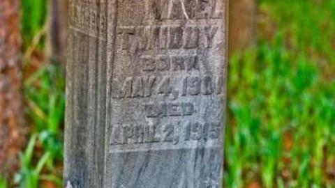 Creepy - White-Lake-Pioneer-Cemetery30.jpg