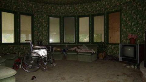 May 2013 - Abandoned-Cat-Lady-House387.jpg