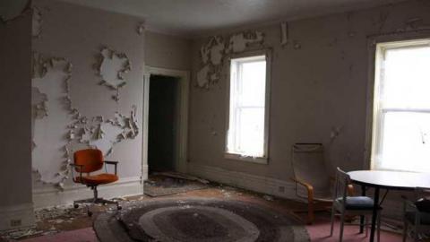 They are stealing the barn - Pinkerton-Farm191.jpg