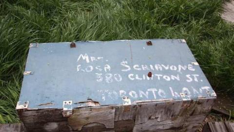 They are stealing the barn - Pinkerton-Farm201.jpg