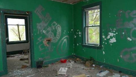 May 2013 - Skinny-the-Cat-Lives-Here9.jpg