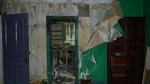 May 2013 - Skinny-the-Cat-Lives-Here13.jpg