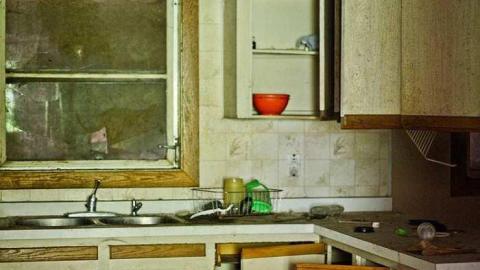 Erica's Trashed - Ericas-Place5.jpg