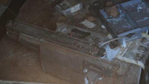 May 18 2013 - junk house 008.jpg