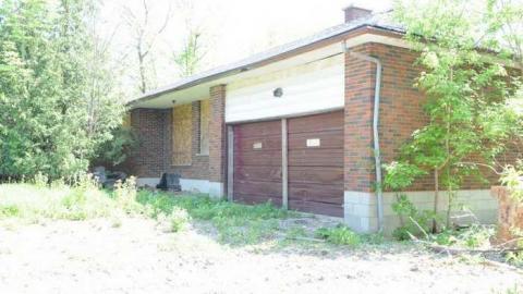 May 18 2013 - junk house 076.jpg