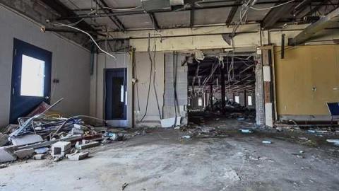 Fixing a Hole - urbex RH-3670.jpg