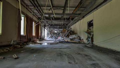 Fixing a Hole - urbex RH-3671.jpg