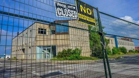 Fixing a Hole - urbex RH-3724.jpg