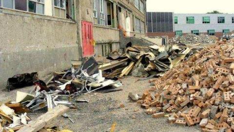 June 27, 2010 - Lively--George-Vanier-School3.jpg