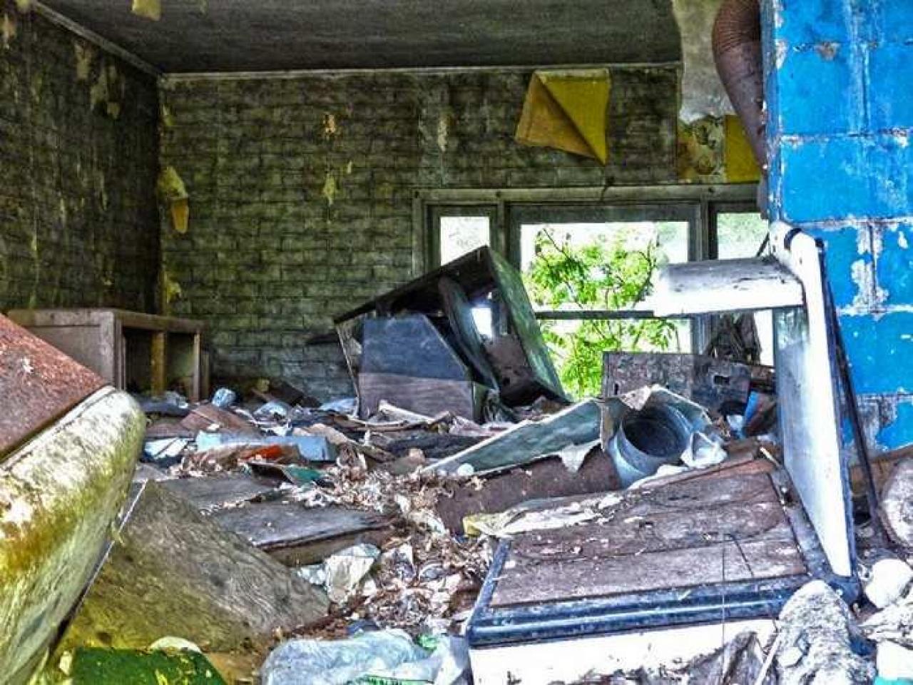 Viewers Discretion Advised - 16.jpg