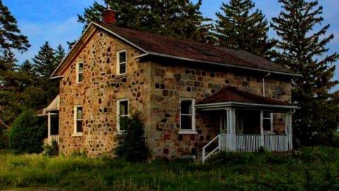 Shantz Stone Survivor - Woolwich, Ontario