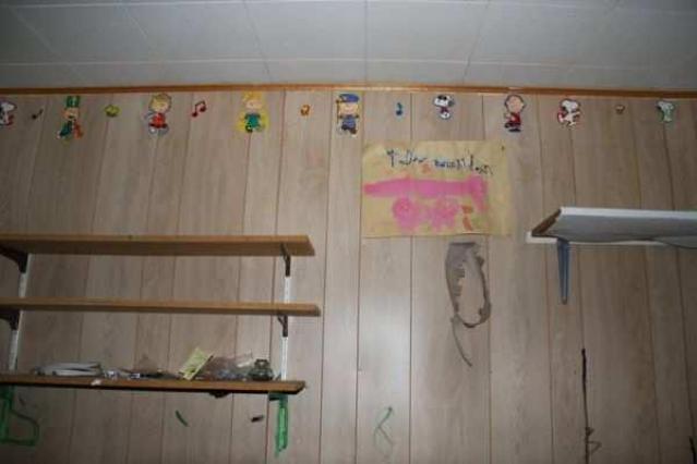 Abandoned Edwards House photo 4