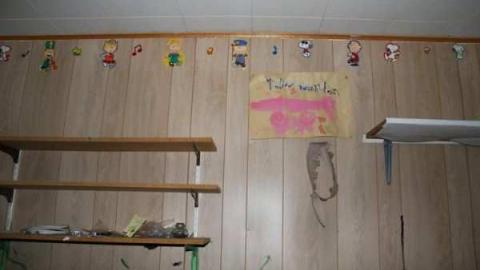 Abandoned Edwards House photo 4