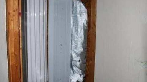 Abandoned Edwards House photo 5