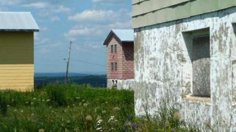 Foymount - July 2010 - Foymont-Abandoned-RCAF-Station102.jpg