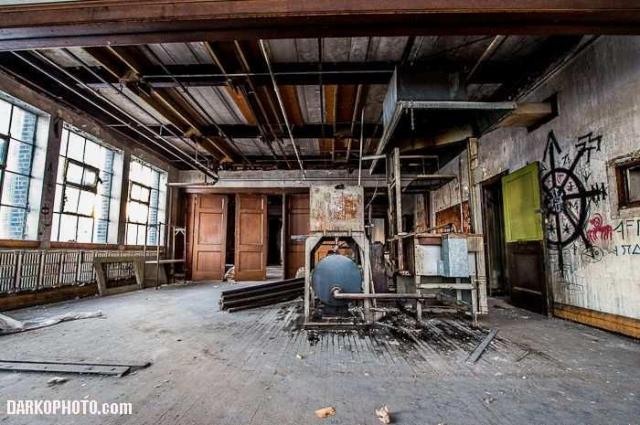 The Loblaw Groceterias Building photo 3