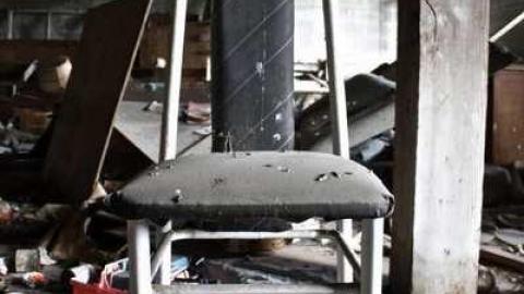 Overgrown. - Old-House--Barns67.jpg