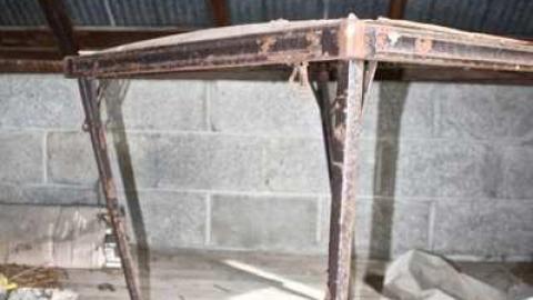 Overgrown. - Old-House--Barns79.jpg