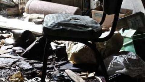 Overgrown. - Old-House--Barns59.jpg