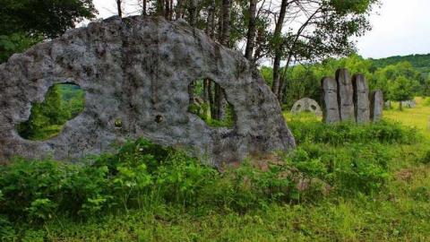 RUN FOR YOUR LIVES - The-Screaming-Heads26.jpg