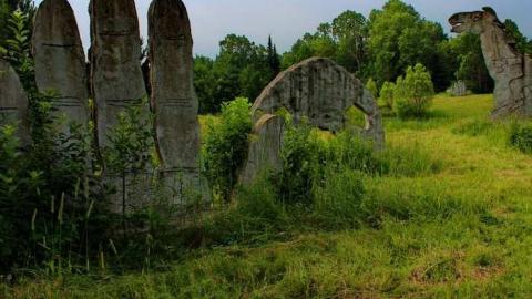 RUN FOR YOUR LIVES - The-Screaming-Heads18.jpg