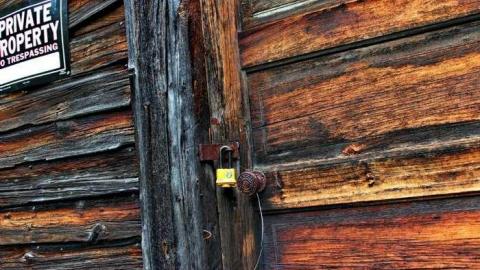 Ye olde Wooden school - Spence-Ghost-Town3.jpg