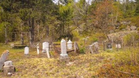 Spragge Cemetary - Abandoned-Spragge-Cemetery23.jpg