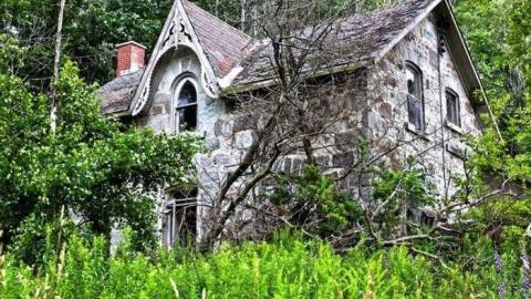 Crevices - Beautiful-Stone-House93.jpg