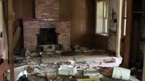 Crevices - Beautiful-Stone-House94.jpg