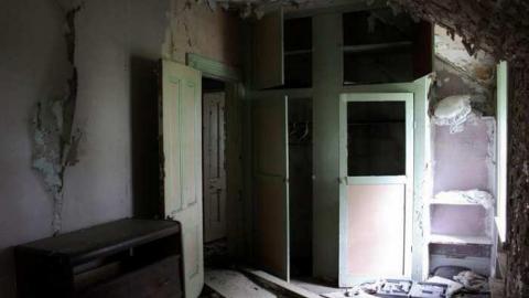 Crevices - Beautiful-Stone-House206.jpg