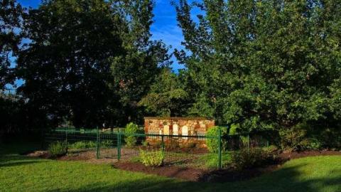 in the shadow of the 401 - Ellis-Chapel-1861-and-Cemetery47.jpg