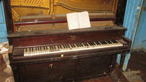 Elvis & The Piano House - IMG_6309.jpg