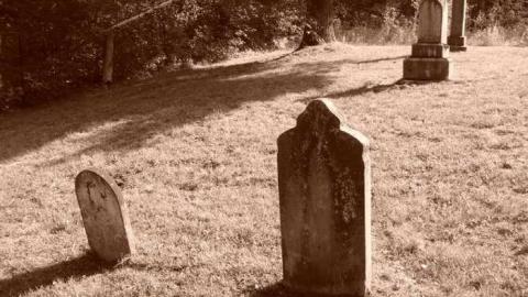 Graveyard - St.-Pauls-Anglican--Uffington10.jpg