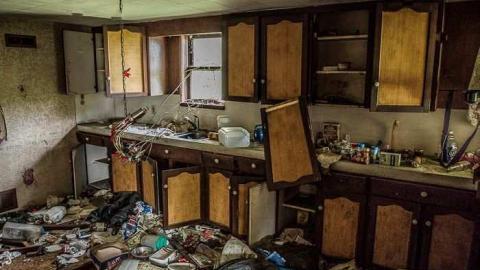 Wall Punchers - Beeton-is-Trashed-Big-Time72.jpg