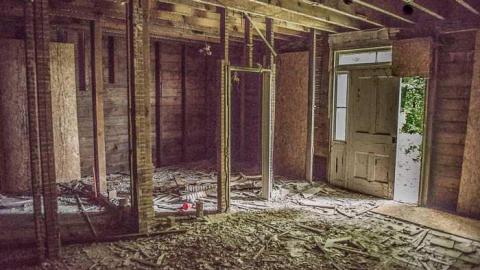 Still Sellin' - bradford urbex-9147.jpg