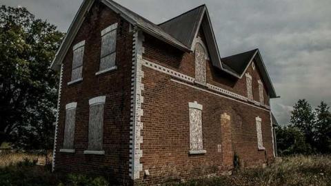 Crap House - Middletown-Manor77.jpg