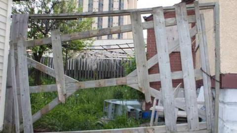 Motel and a house photo 4