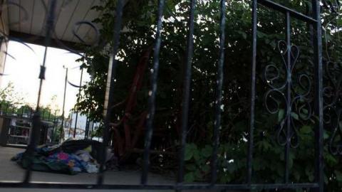 Motel and a house photo 2