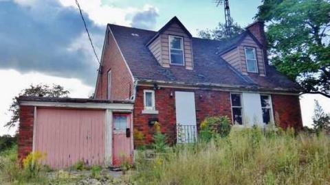 Aug 31 2013 - Old-Red-Near-Kings-Buffet1.jpg