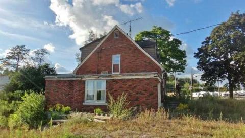 Aug 31 2013 - Old-Red-Near-Kings-Buffet2.jpg