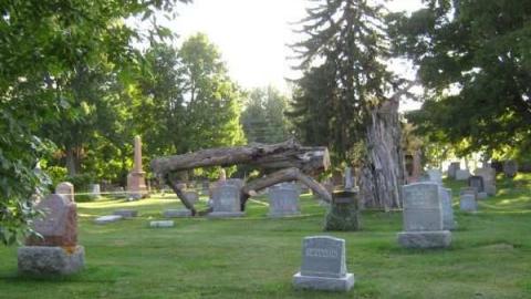 Sir John A and a barn - Sir.-John-A-Burial-Site--Barn10.jpg