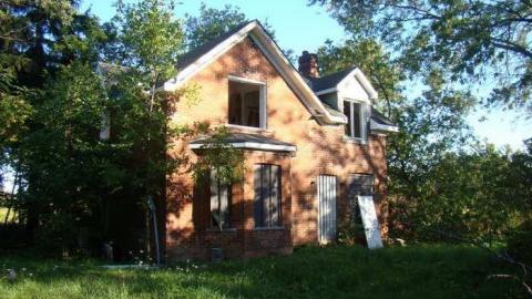 House By the Airport - Glanbrook46.jpg