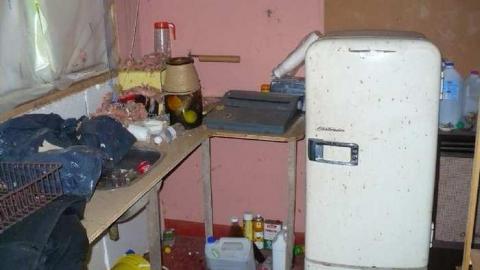 Cabin on 20 - P1140252.jpg