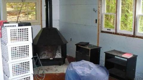 Cabin on 20 - P1140260.jpg